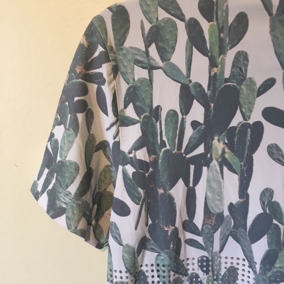 Lululemon size 6 perfectly perfed tee. - Picture 7 of 13